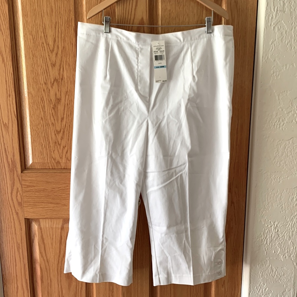 Alfred Dunner Capri Casual Pants. NWT.